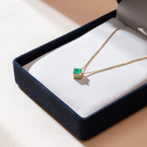 COLLAR SOLITARIO ESMERALDA